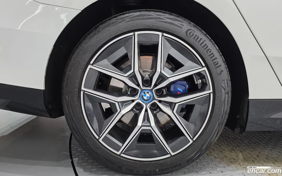 BMW i5 xDrive 40 M 2024 — миниатюра 2