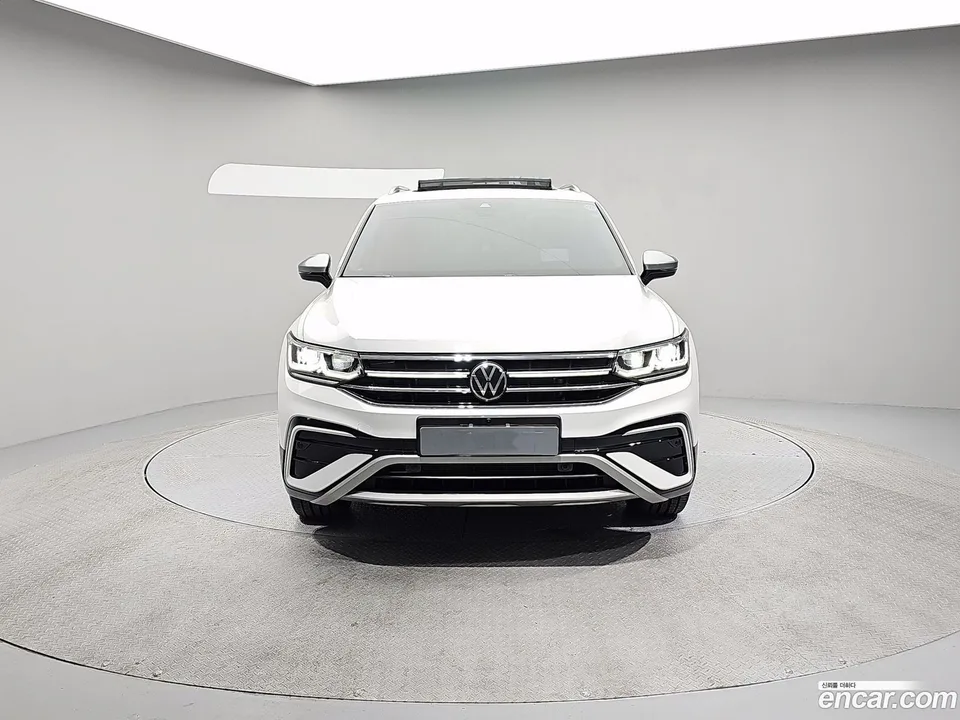 Volkswagen Tiguan Allspace 2.0 TSI 2022 — миниатюра 3