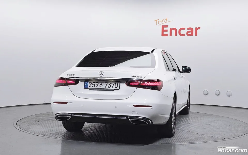 Mercedes-Benz E-Class E350 4MATIC 2022 — миниатюра 4