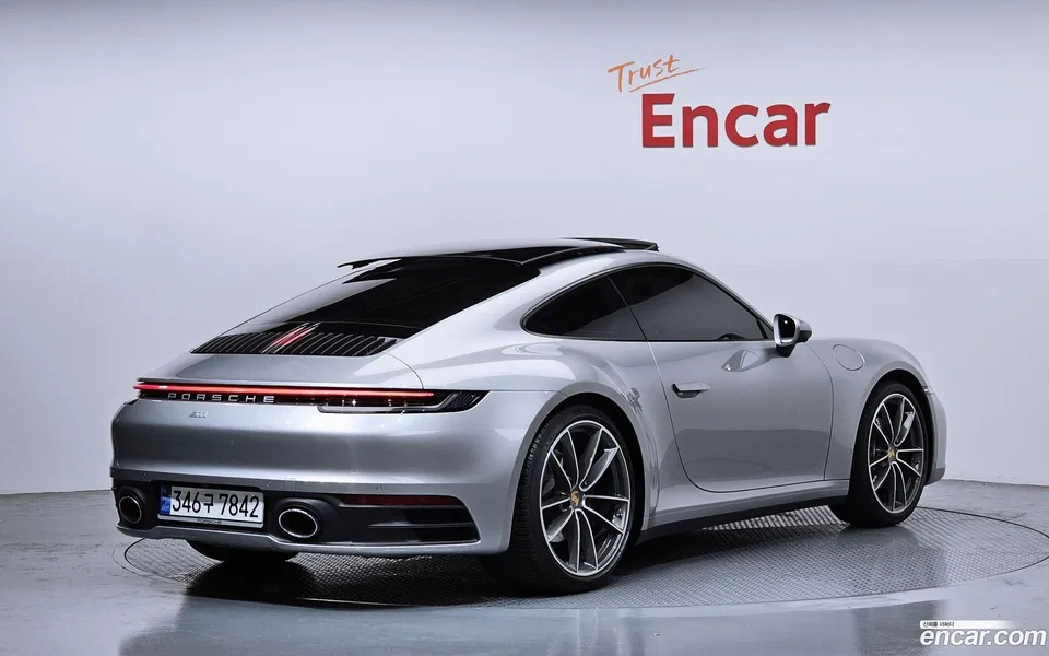 Porsche 911 (992) 2024 — миниатюра 2
