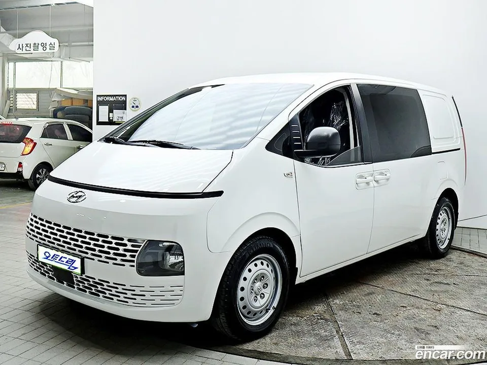 Hyundai Staria 5 2023 — миниатюра 3