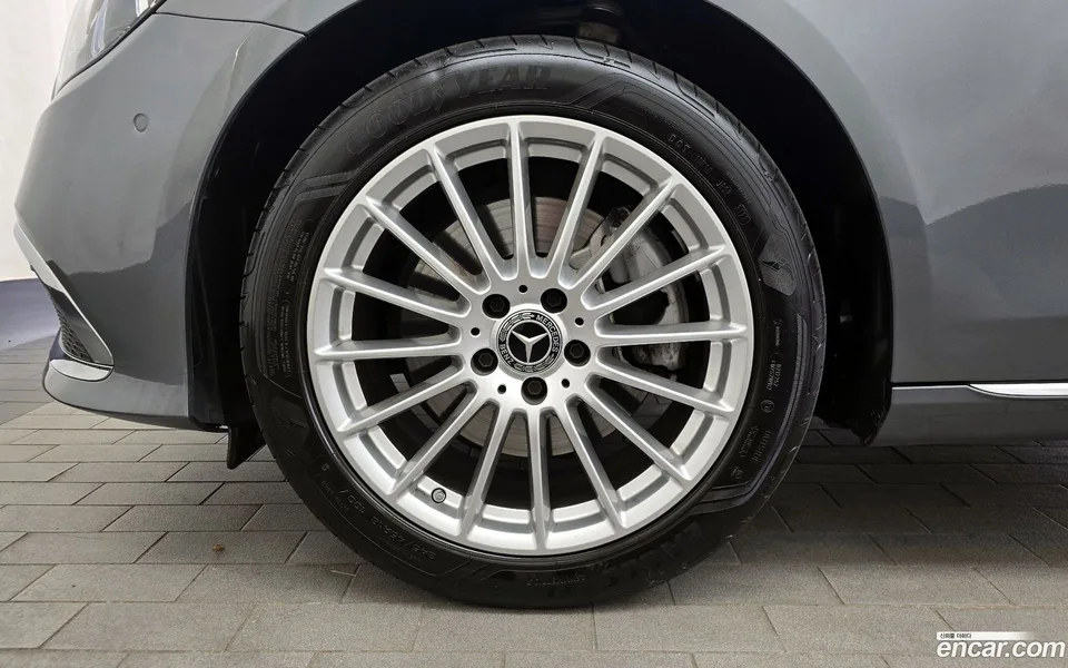 Mercedes-Benz E-Class E250 2023 — миниатюра 2