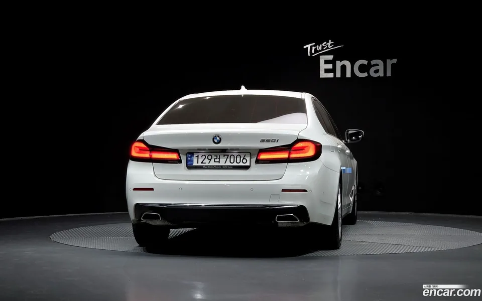 BMW 5 Series 520i 2023 — thumbnail 4