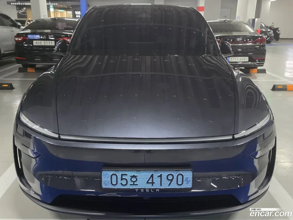 Tesla Model Y RWD 2025 — фото 1, купить с доставкой в Москву