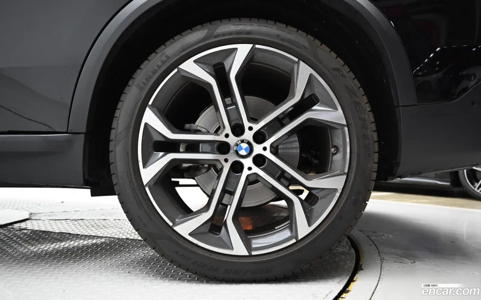 BMW X5 xDrive 40i xLine 2023 — миниатюра 5