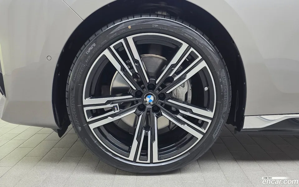 BMW i7 xDrive 60 M 2025 — миниатюра 2