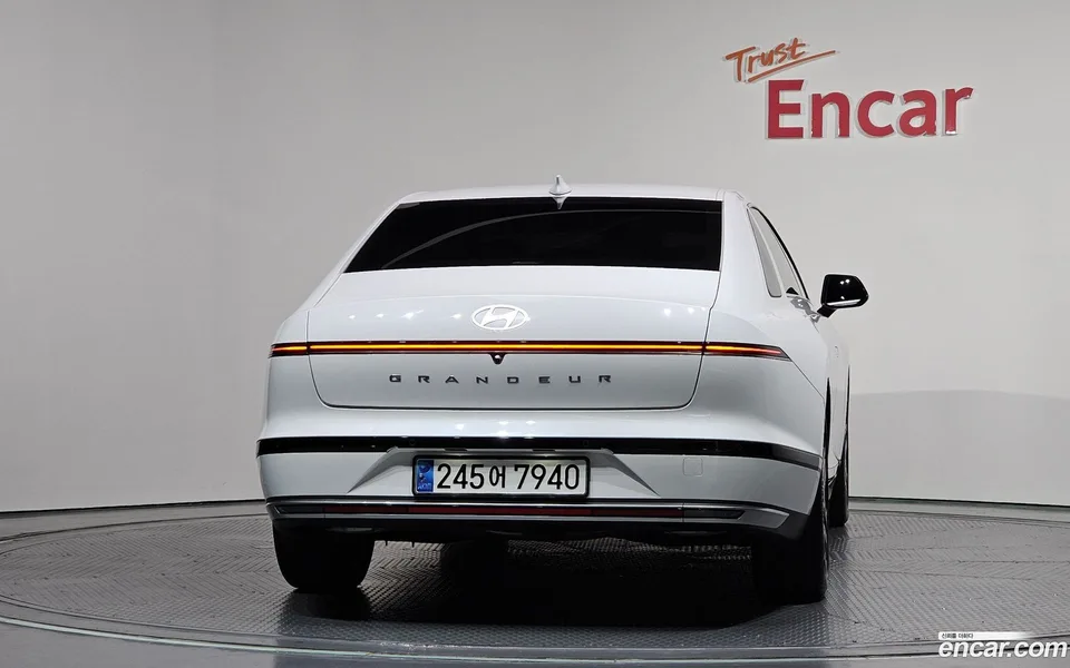 Hyundai Grandeur Hybrid 2023 — миниатюра 4