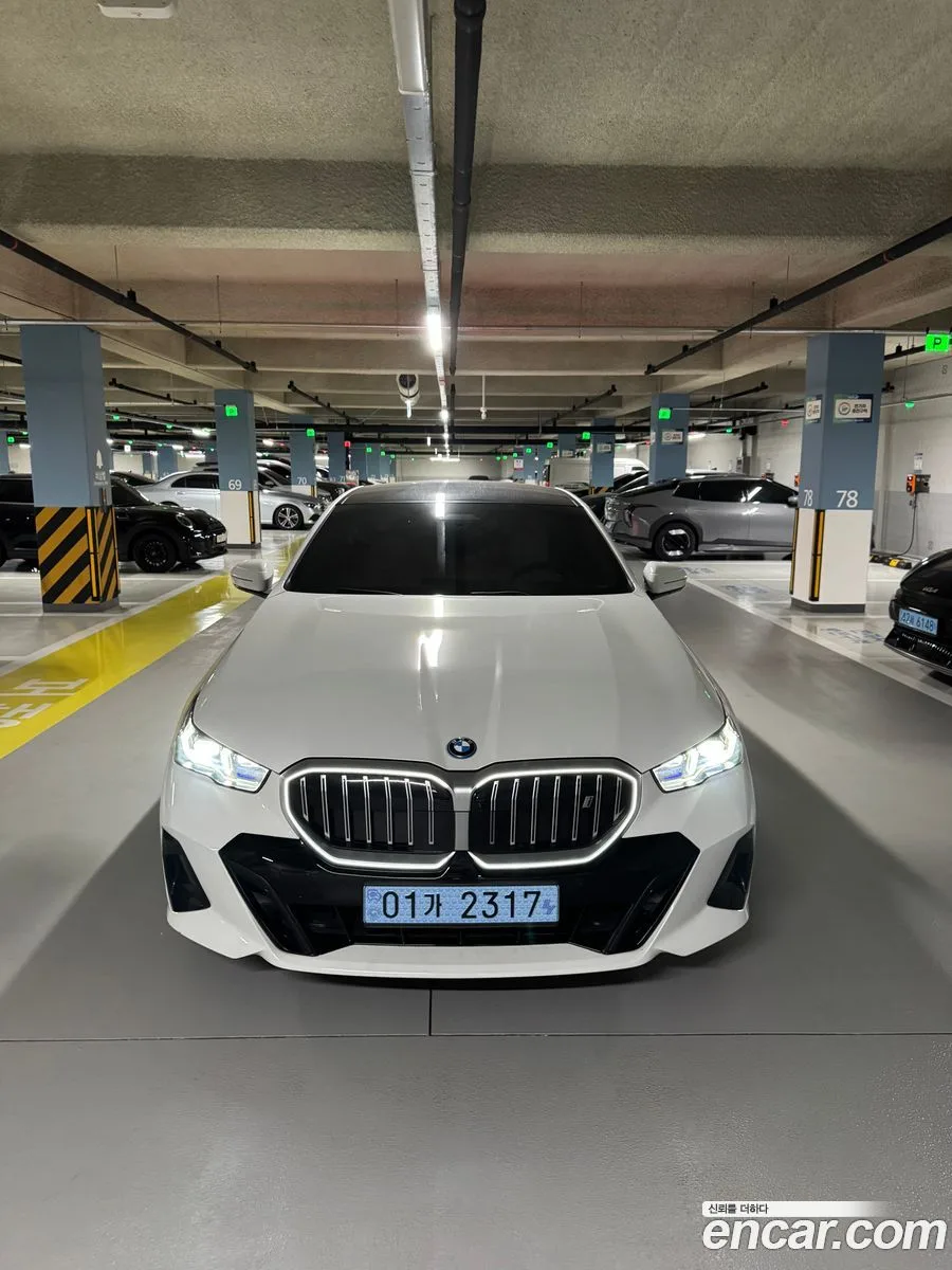 BMW i5 eDrive 40 M 2025 — фото 1, купить с доставкой в Москву