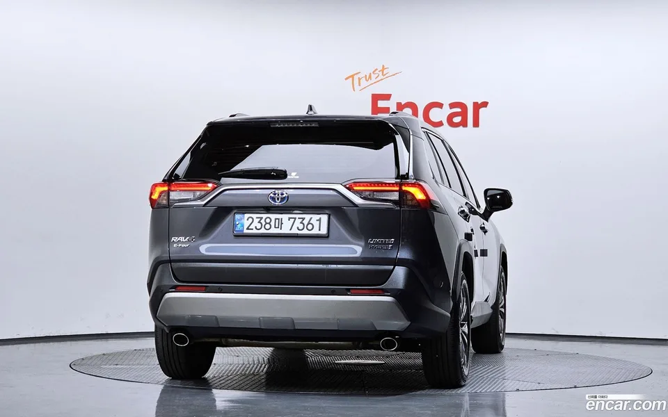 Toyota RAV4 2.5 4WD LTD 2024 — thumbnail 4