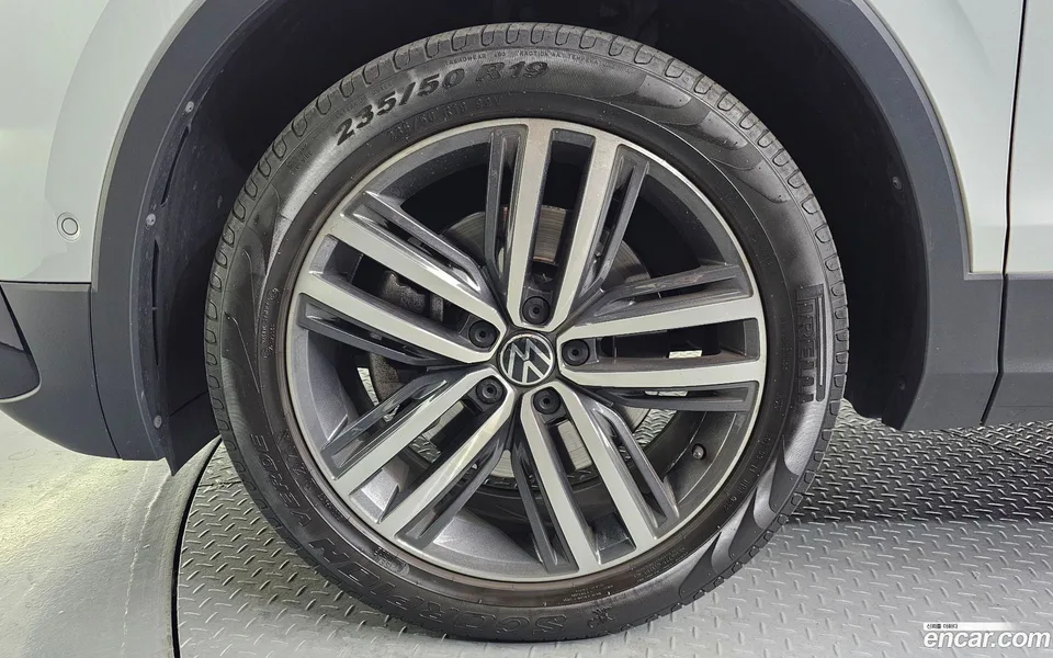 Volkswagen Tiguan Allspace 2.0 TSI 2023 — миниатюра 2
