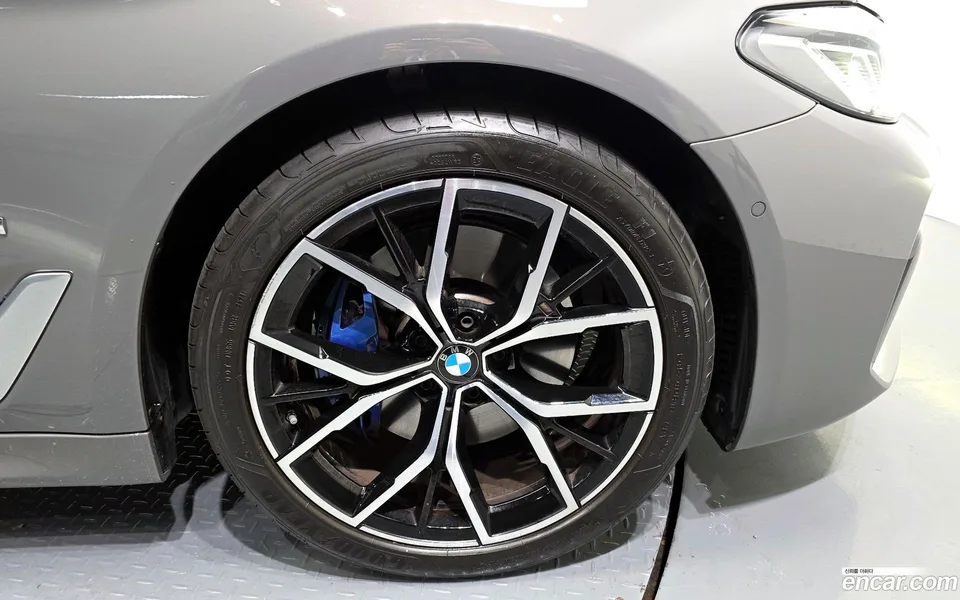 BMW 5 Series 530i M 2022 — миниатюра 2