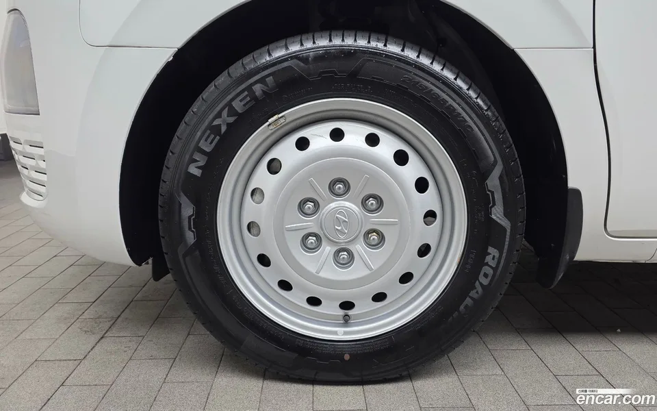 Hyundai Staria 5 2024 — миниатюра 2