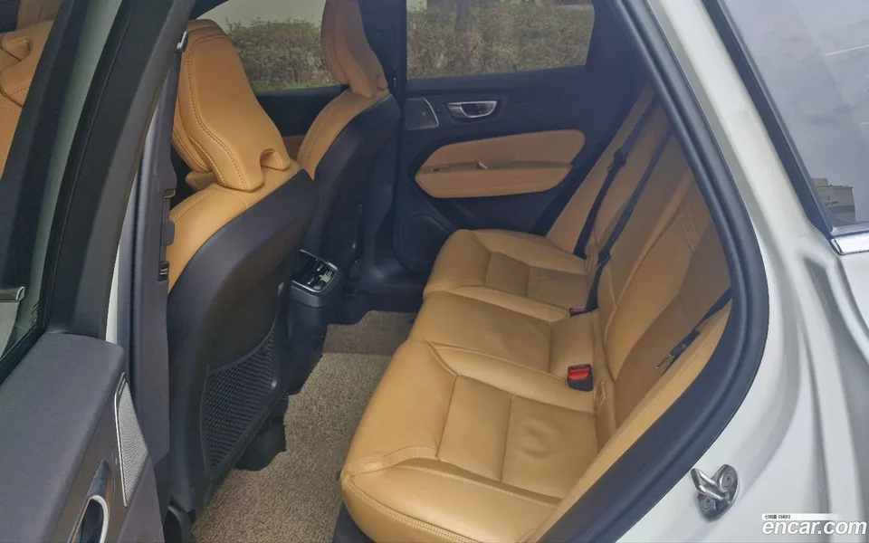 Volvo XC60 B5 2025 — миниатюра 4