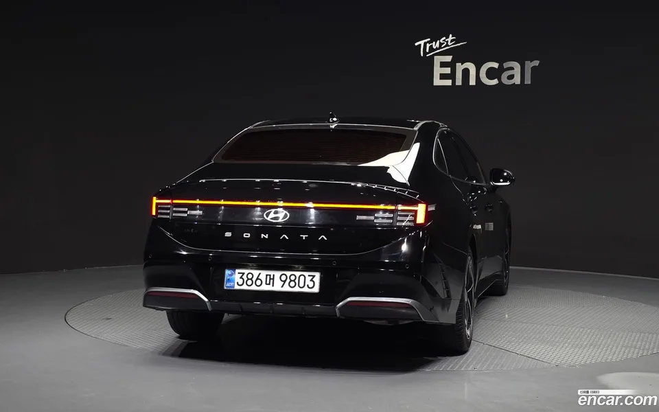 Hyundai Sonata The Edge Hybrid 2023 — миниатюра 4