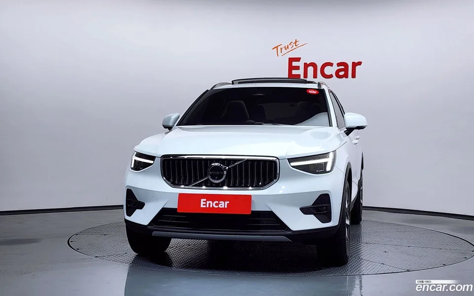 Volvo XC40 B4 2025 — миниатюра 3