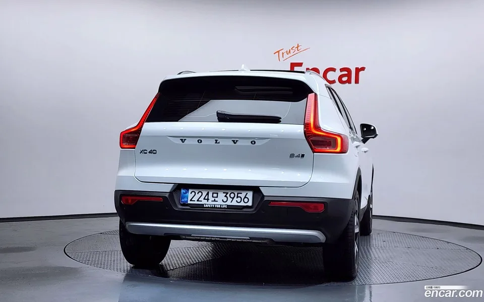 Volvo XC40 B4 2025 — миниатюра 4