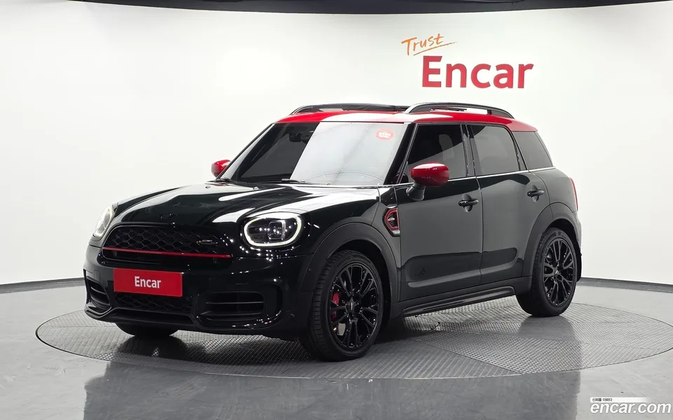 MINI Cooper S Countryman JCW 2023 — фото 1, купить с доставкой в Москву