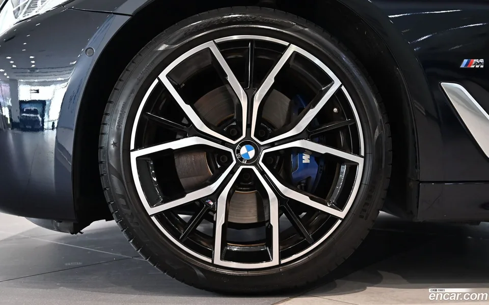 BMW 5 Series 530i xDrive M 2022 — миниатюра 5