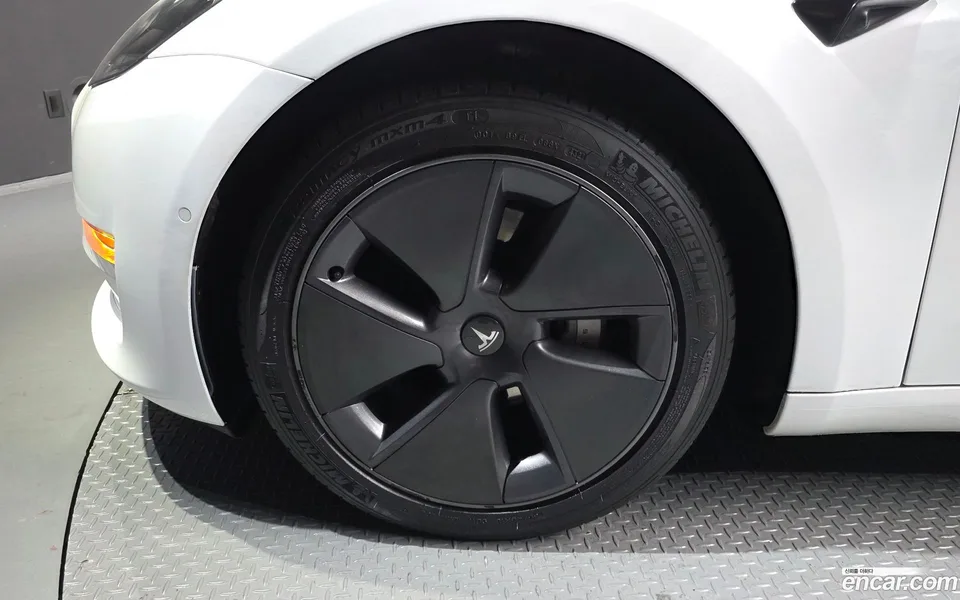 Tesla Model 3 AWD 2022 — миниатюра 2