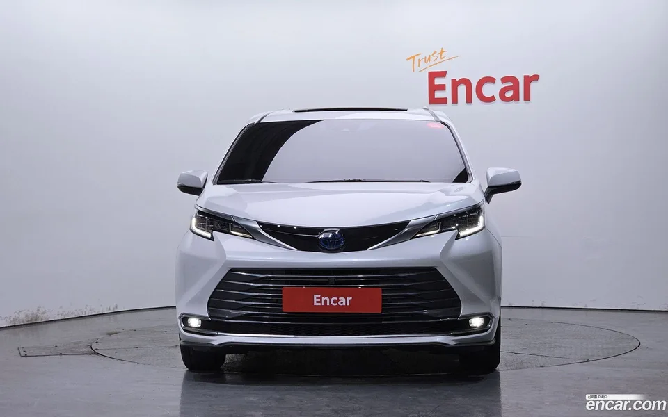 Toyota Sienna 2.5 AWD 2022 — миниатюра 3