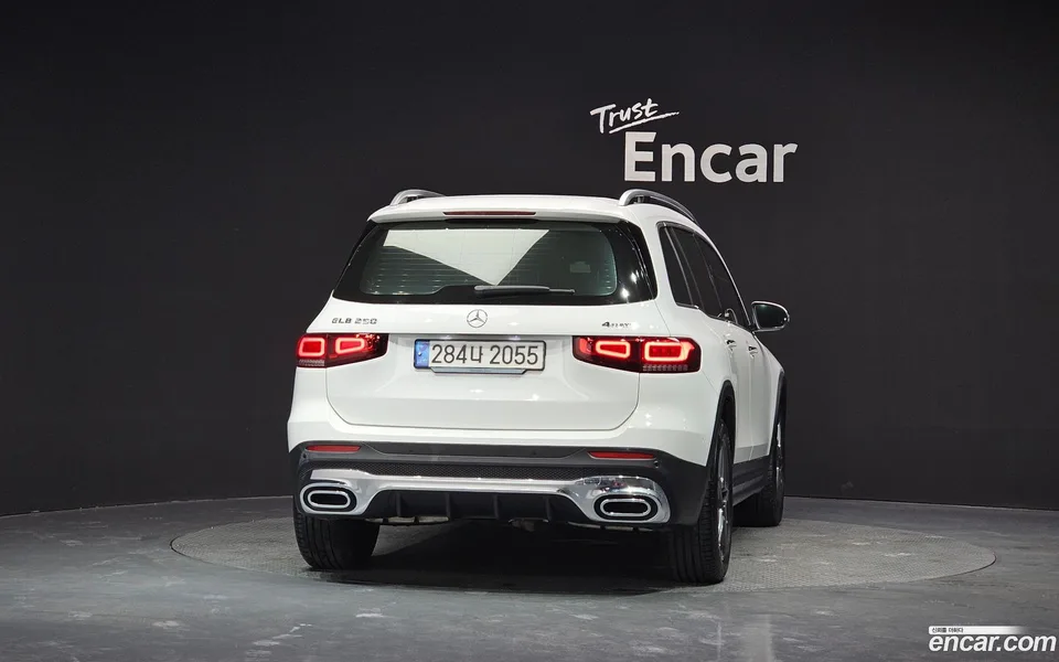 Mercedes-Benz GLB-Class GLB250 4MATIC 2023 — миниатюра 4