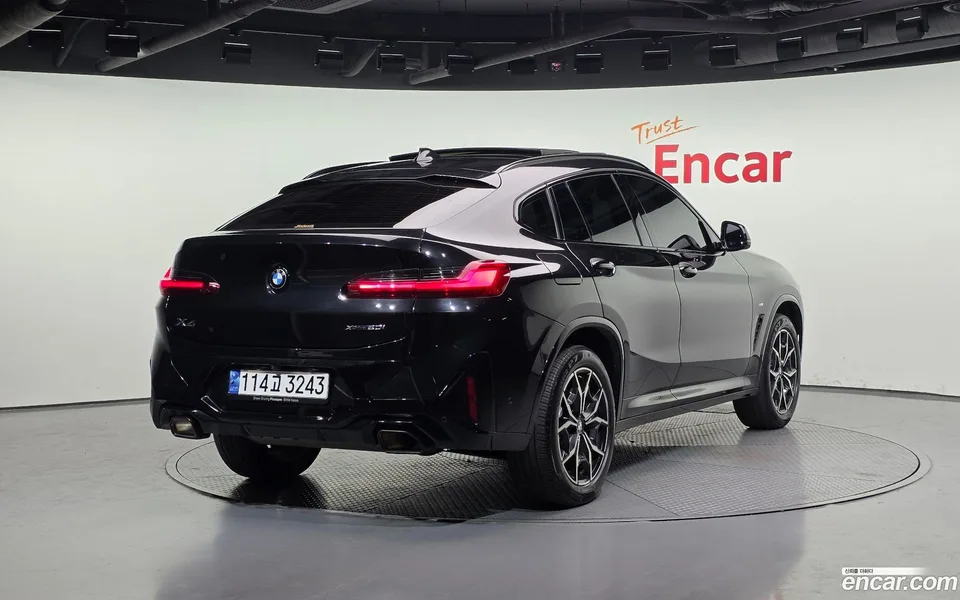 BMW X4 xDrive20i M 2023 — миниатюра 2