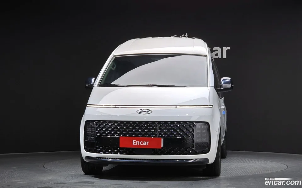 Hyundai Staria 4WD 7 2024 — миниатюра 3