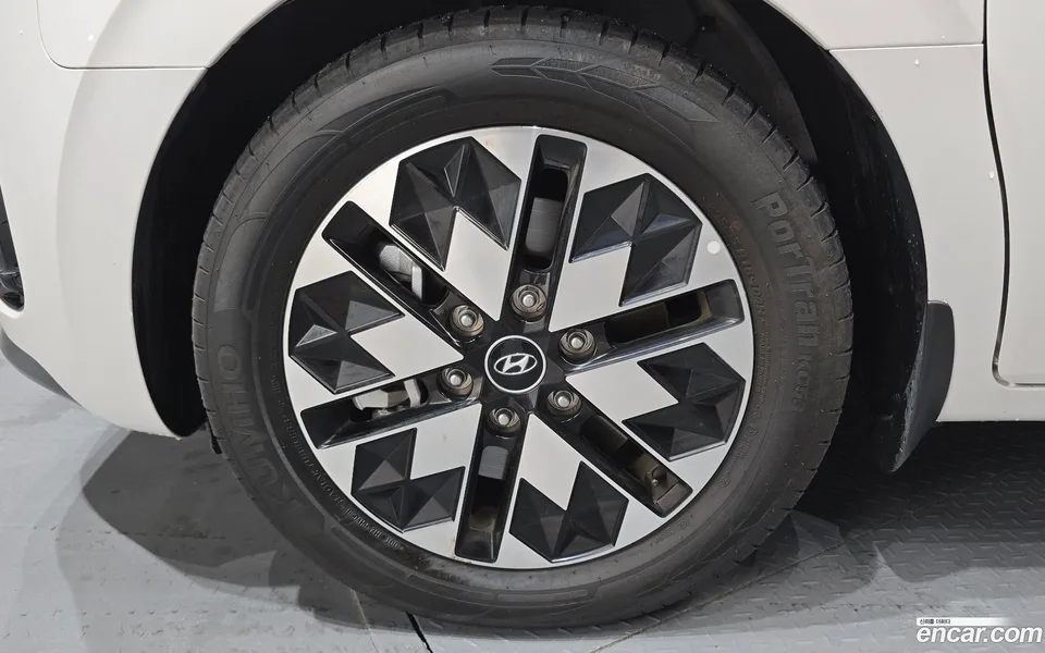 Hyundai Staria 4WD 7 2024 — миниатюра 5