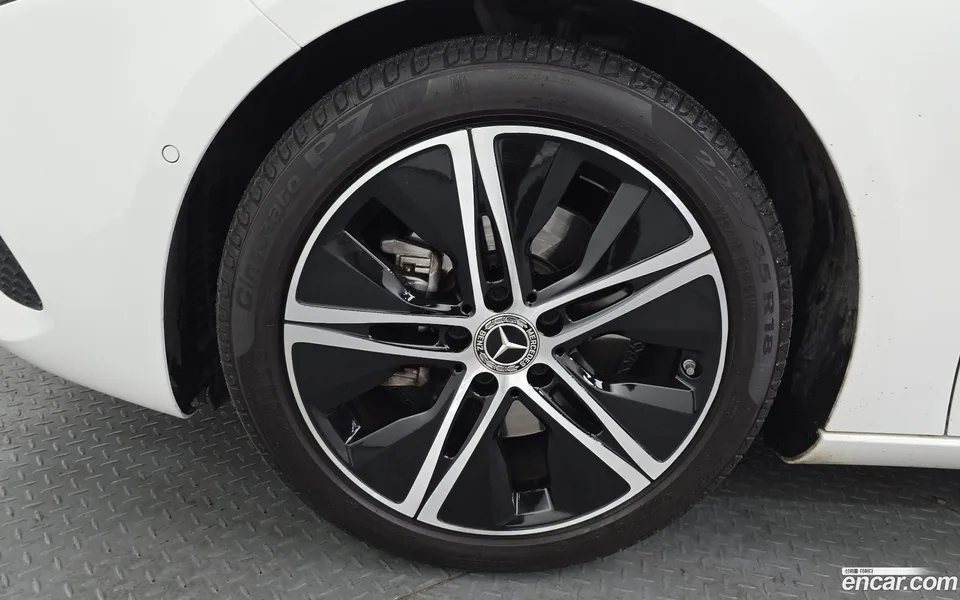 Mercedes-Benz A-Class A220 2024 — миниатюра 5