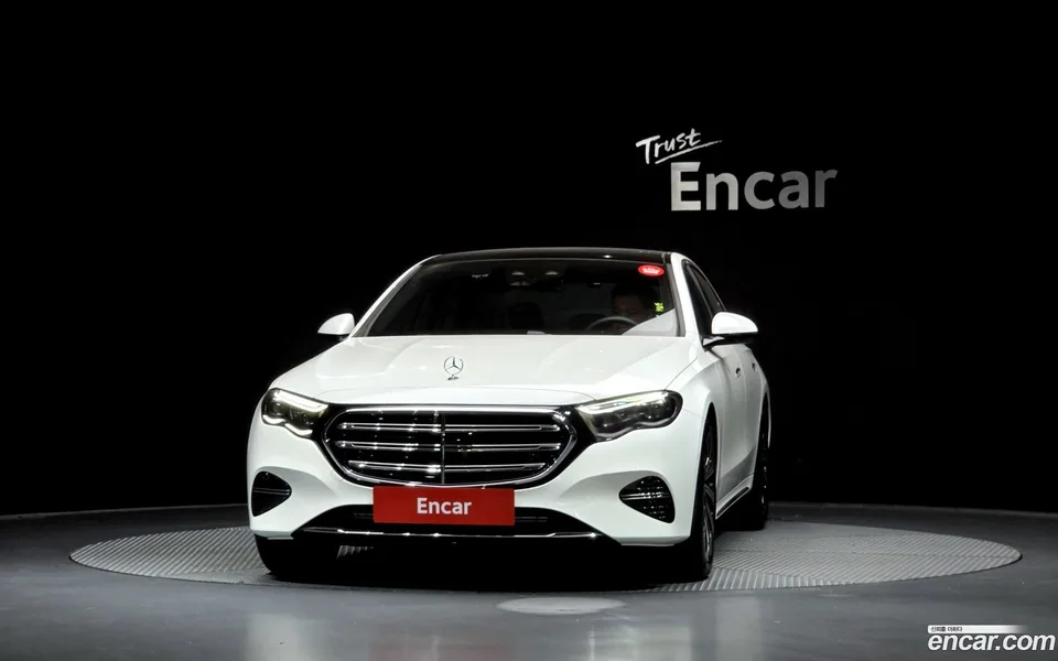 Mercedes-Benz E-Class E300 4MATIC 2025 — миниатюра 3