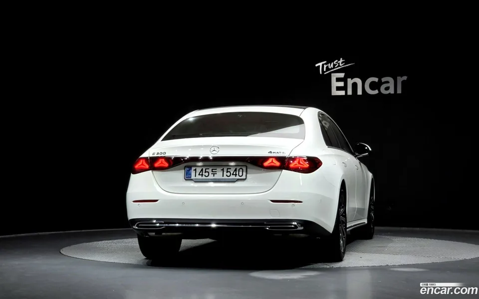 Mercedes-Benz E-Class E300 4MATIC 2025 — миниатюра 4