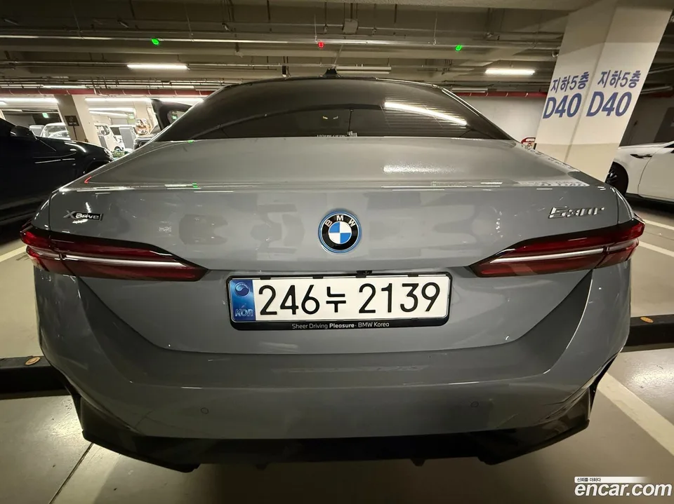 BMW 5 Series 530e xDrive M 2025 — миниатюра 2
