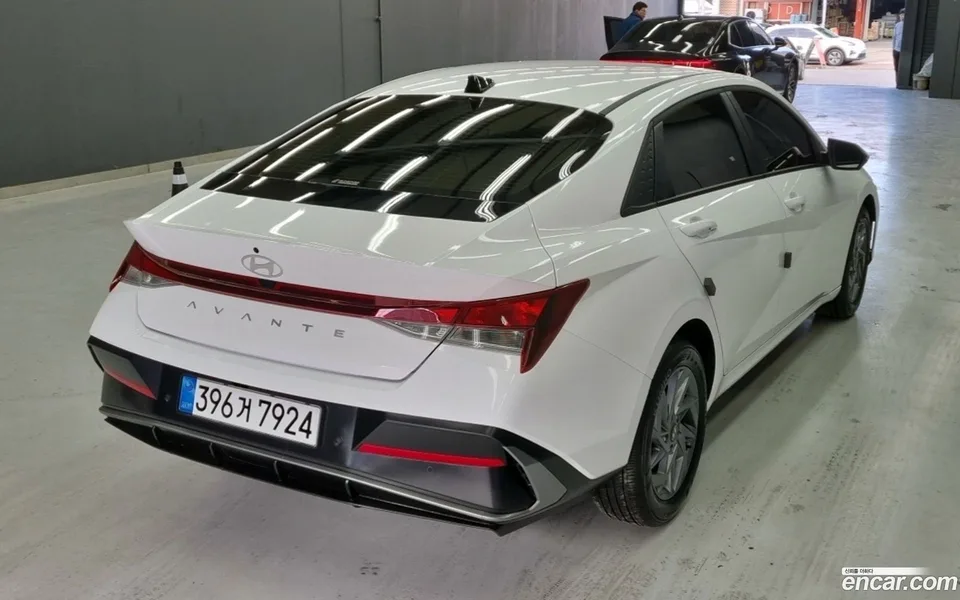 Hyundai Avante CN7 Hybrid 2025 — миниатюра 2