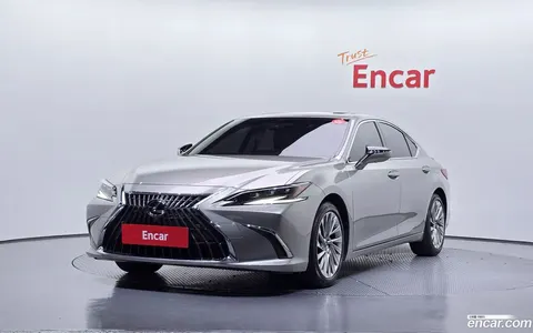 Lexus ES 300h 2024 купить в Москве
