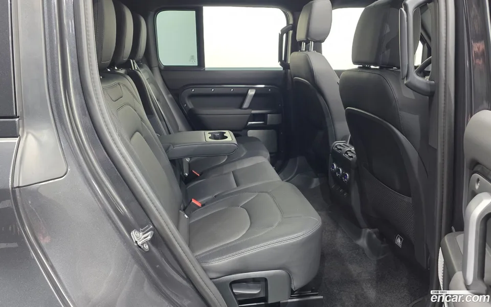 Land Rover Defender 130 P400 2024 — миниатюра 5