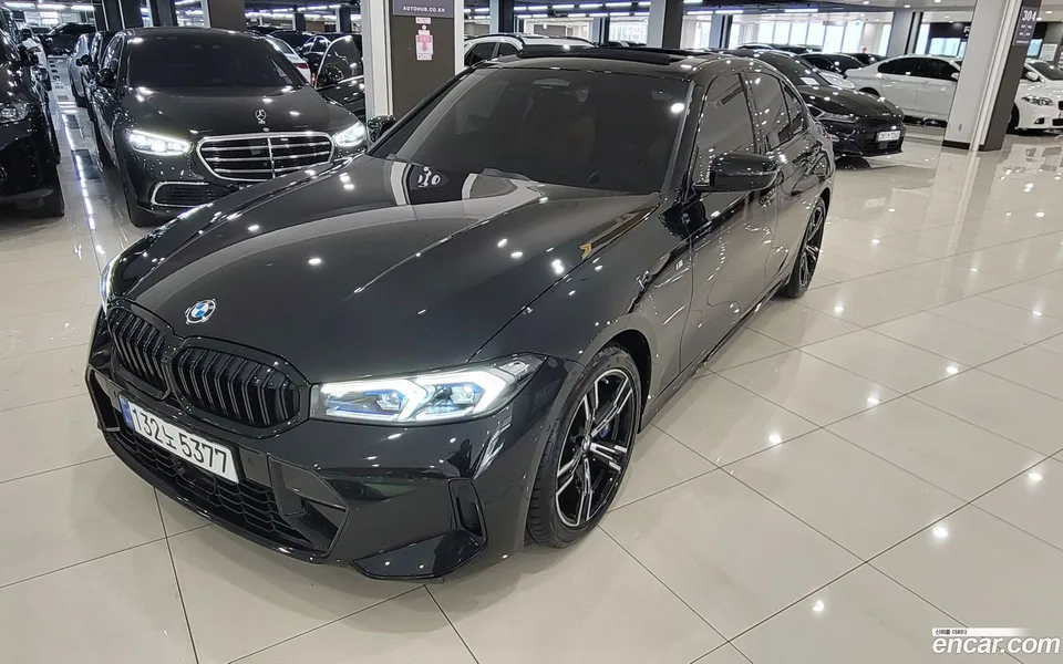BMW 3 Series 320i M 2023 — фото 1, купить с доставкой в Москву