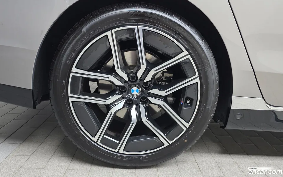 BMW 7 Series 740d xDrive M 2025 — миниатюра 5