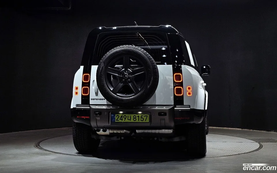 Land Rover Defender 110 D250 X- SE 2025 — миниатюра 4