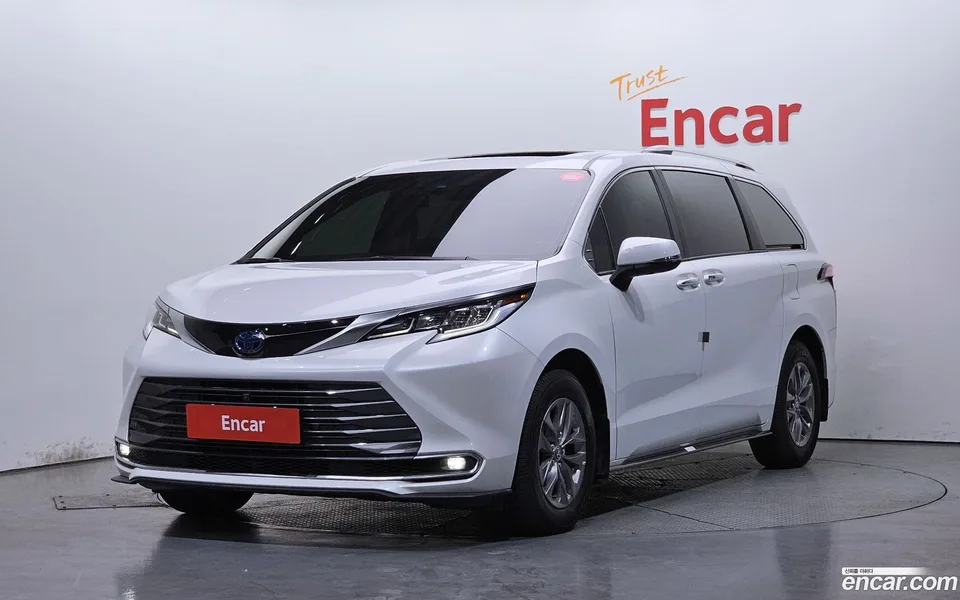 Toyota Sienna 2.5 AWD 2022 — фото 1, купить с доставкой в Москву