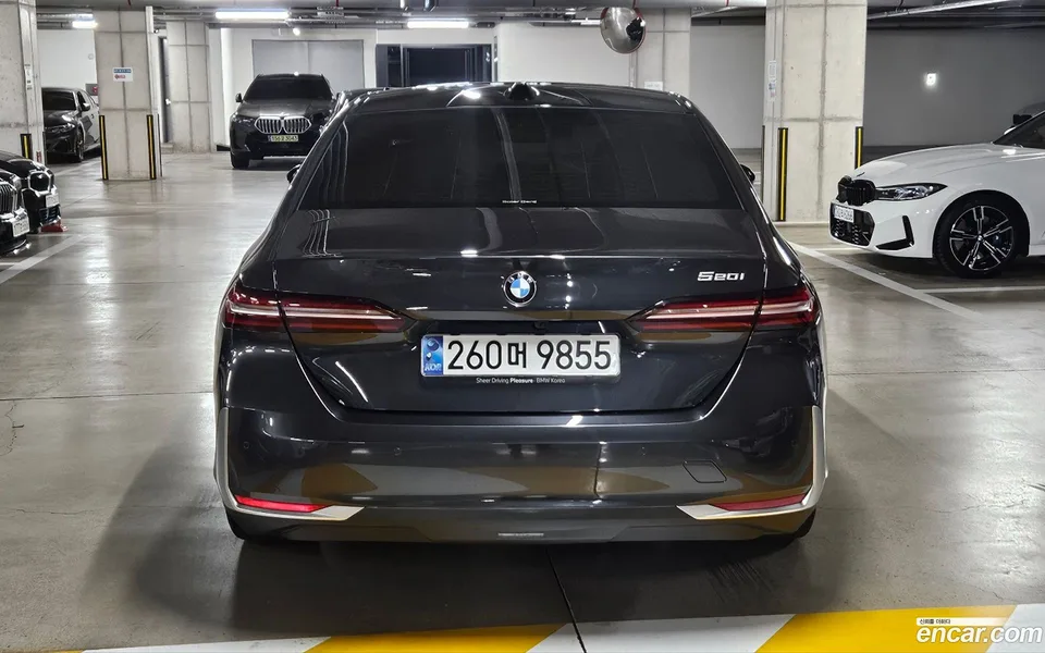 BMW 5 Series 520i 2024 — миниатюра 3