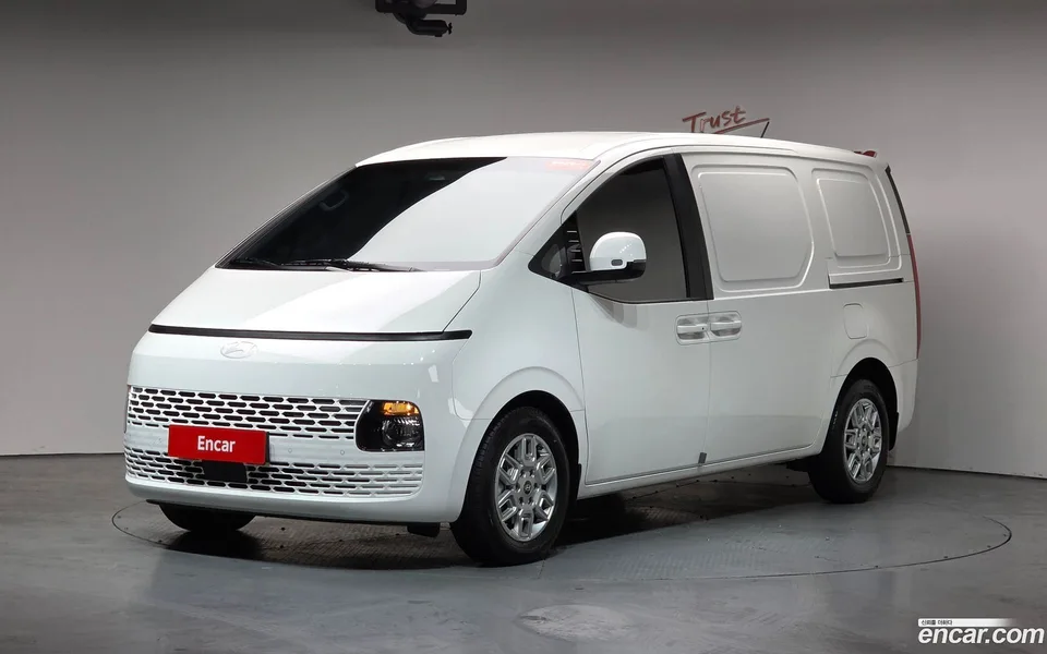 Hyundai Staria 3 2025 — фото 1, купить с доставкой в Москву