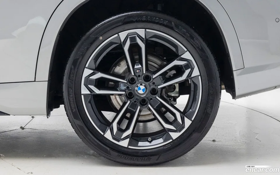 BMW X1 xDrive 20i M 2025 — миниатюра 2