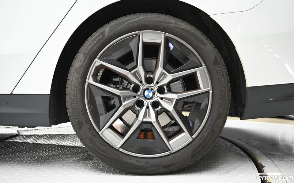 BMW 5 Series 520i 2025 — миниатюра 2