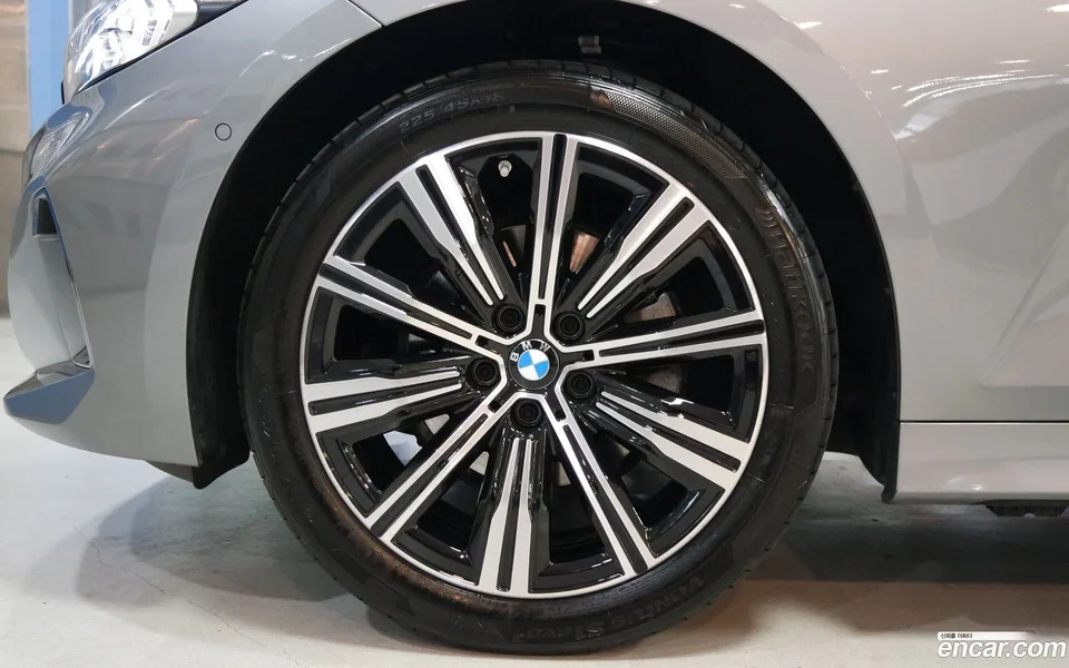 BMW 3 Series 320i 2025 — миниатюра 2