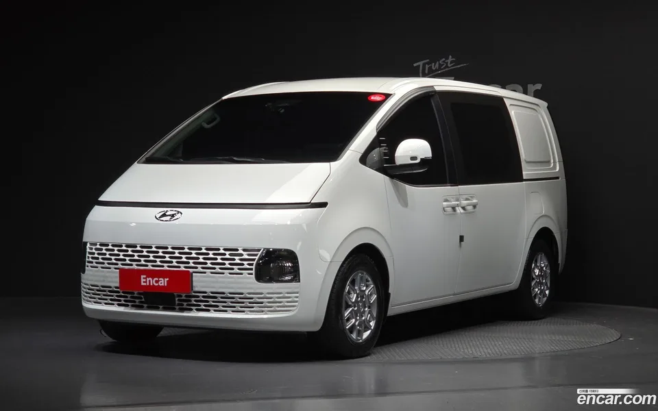 Hyundai Staria 5 2022 — фото 1, купить с доставкой в Москву