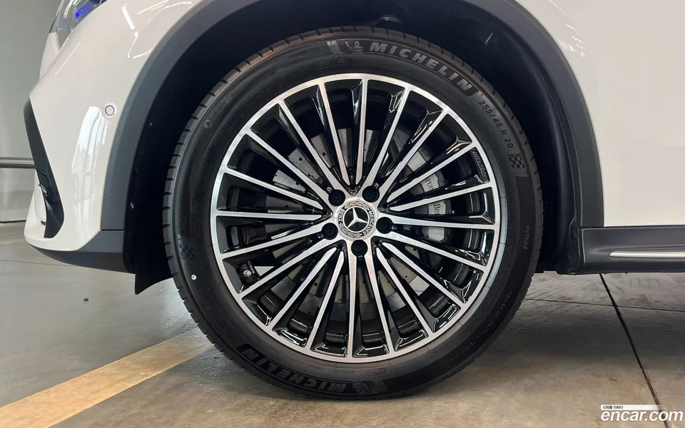 Mercedes-Benz GLC-Class GLC300 4MATIC AMG Line 2025 — миниатюра 5