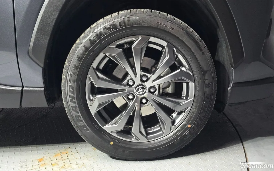 Toyota RAV4 2.5 4WD LTD 2023 — миниатюра 2