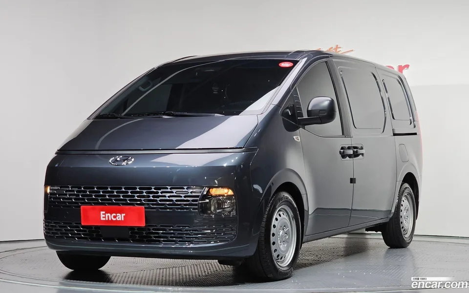 Hyundai Staria 3 2023 — фото 1, купить с доставкой в Москву