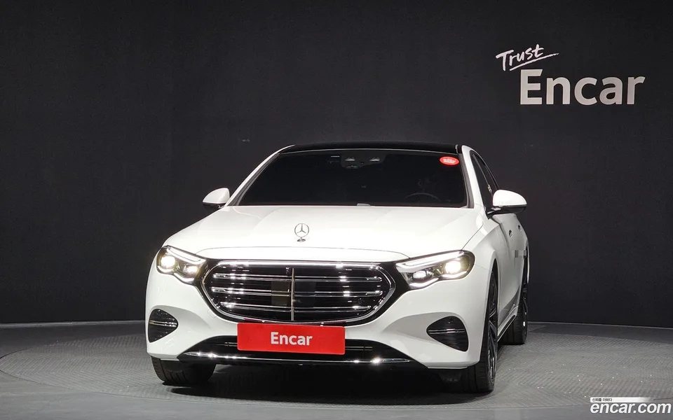 Mercedes-Benz E-Class E300 4MATIC 2025 — миниатюра 3