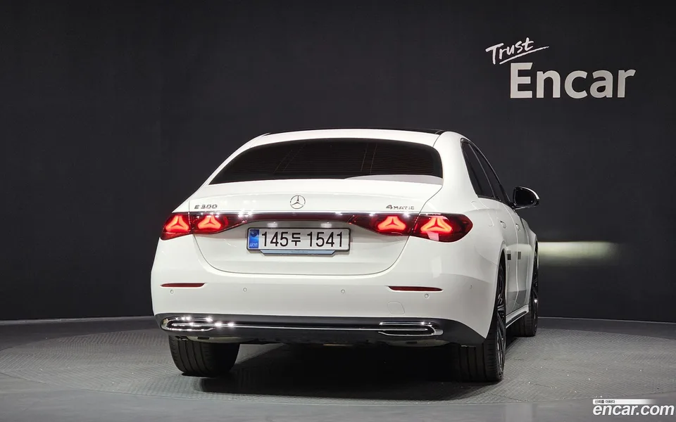 Mercedes-Benz E-Class E300 4MATIC 2025 — миниатюра 4